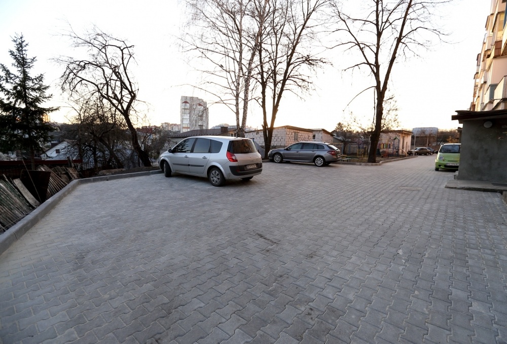 Малишка 3.Тернопіль. Ремонт двору
