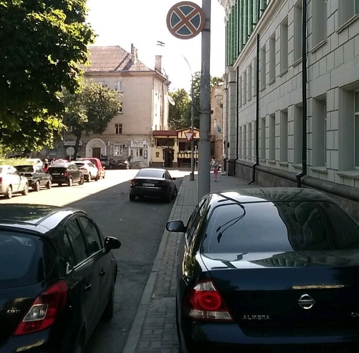 порушення правил паркування у Тернополі