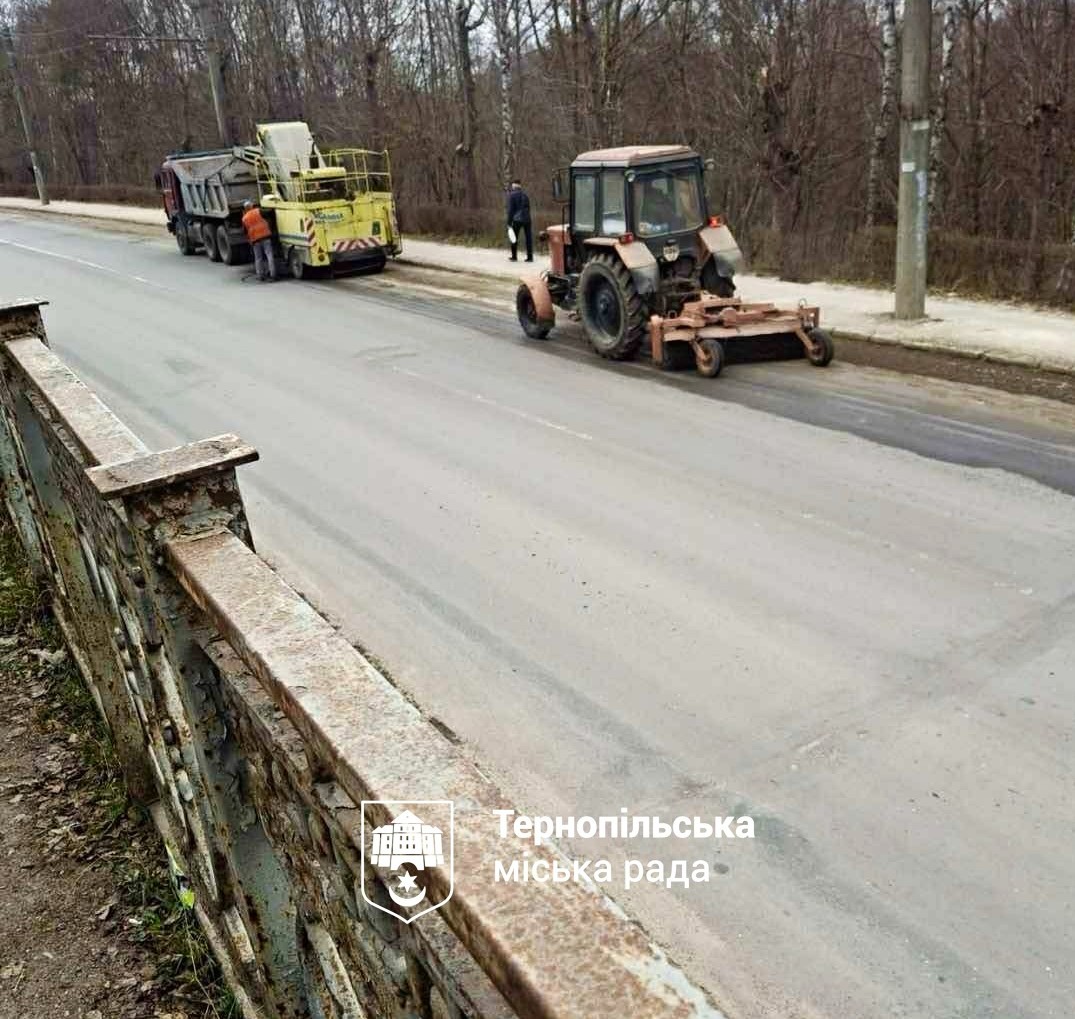 У Тернополі продовжують весняне утримання вулиць: де сьогодні працювала техніка і бригади