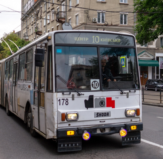 З 20:00 год 25 серпня зміниться рух тролейбуса №10 та автобусних маршрутів №13, №19, №38
