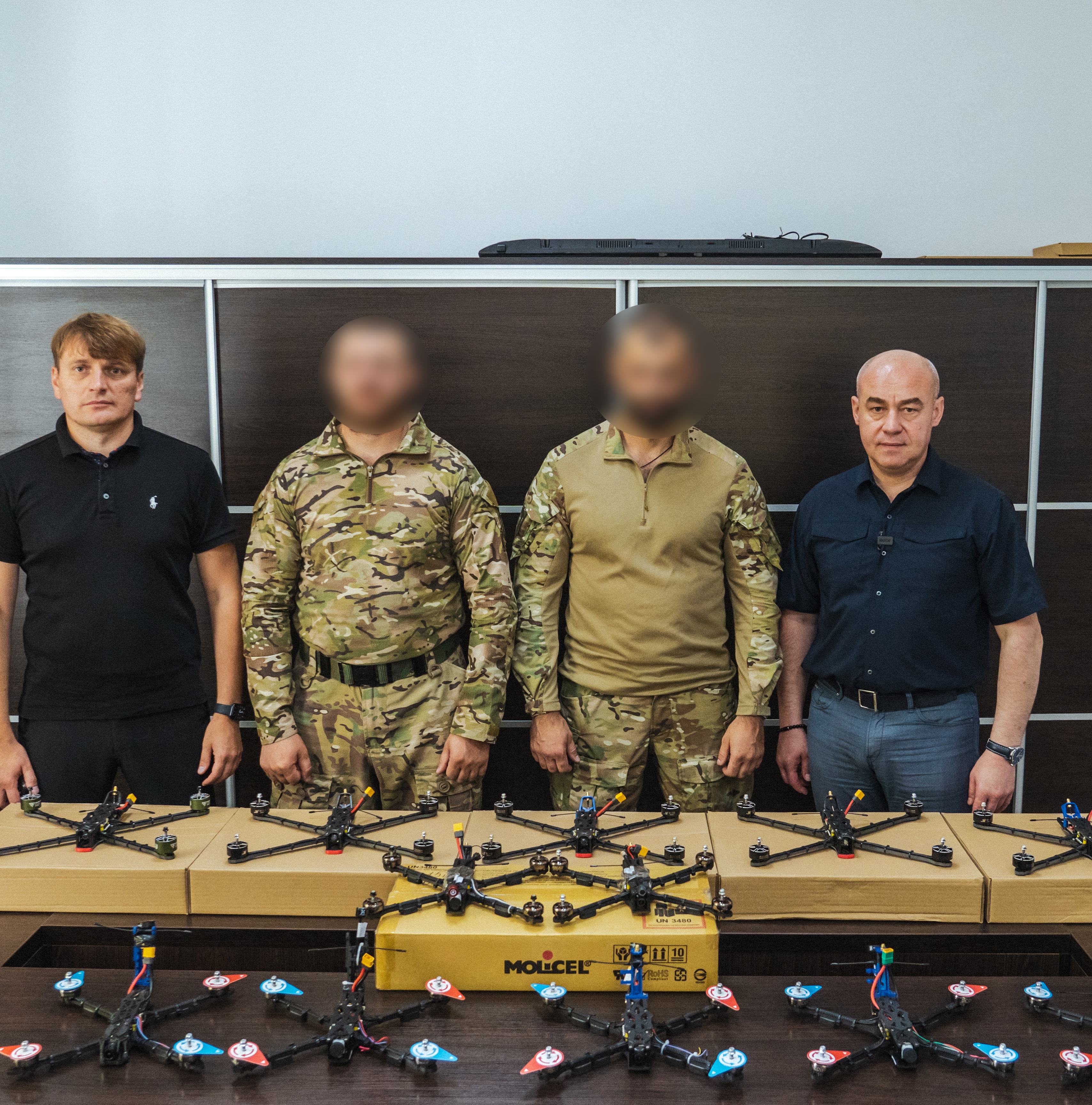 Для тернопільських поліцейських спрямували 12 дронів FPV