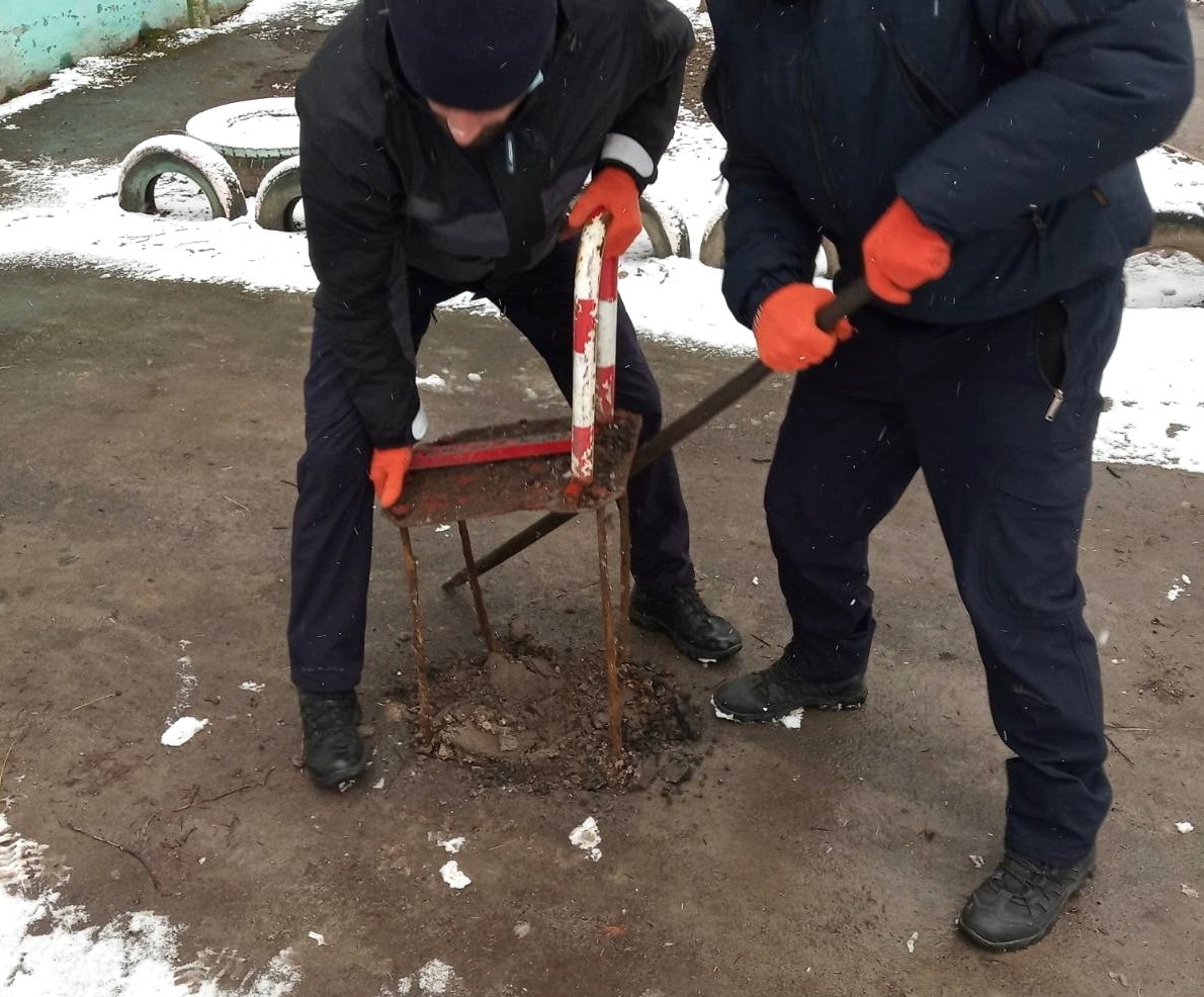 У Тернополі на вул. Бережанській, 5 демонтовано технічний засіб регулювання дорожнього руху - паркувальний бар'єр