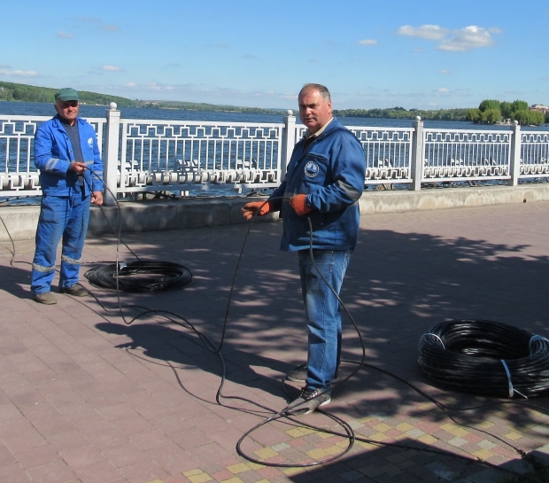 Тривають роботи з відновлення пошкоджених аераційних фонтанів на набережній Тернопільського ставу