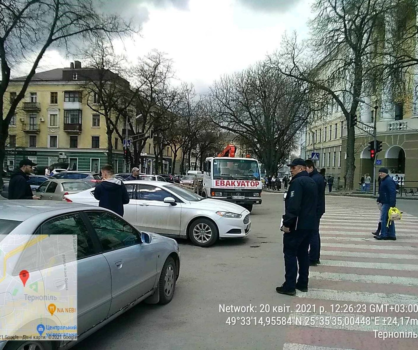 Від початку року інспектори з паркування винесли у Тернополі 2000 постанов за порушення правил зупинки, стоянки, паркування транспортних засобів