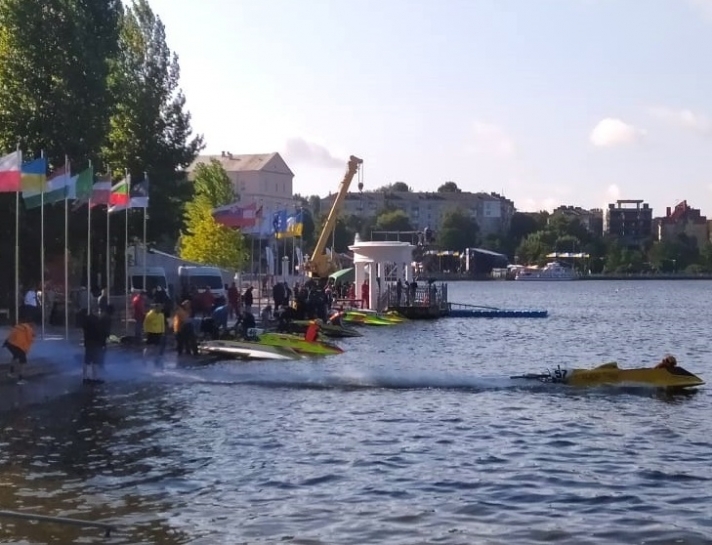 На Тернопільському ставі стартували етапи чемпіонату світу з водно-моторного спорту «HYDRO GP Ternopil»