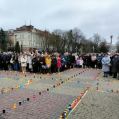 На Театральному майдані у Тернополі вшанували пам'ять жертв Голодоморів
