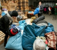 Потребуючі тернополяни та внутрішньо переміщені особи можуть безкоштовно отримати одяг та взуття на вул. Живова