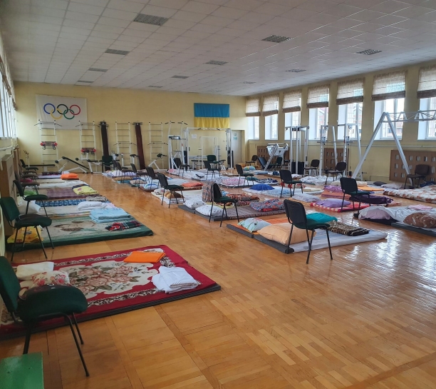 У приміщенні Комплексної дитячо-юнацької спортивної школи №1 м. Тернополя розгорнули 94 місця для тимчасового перебування