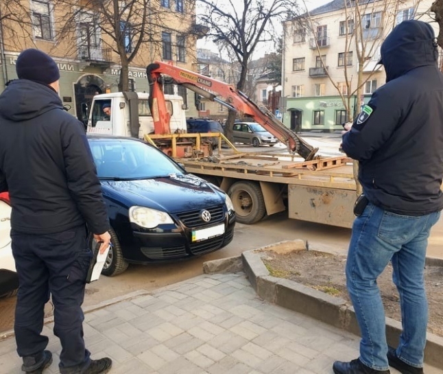 Понад 130 постанов за порушення правил зупинки, стоянки, паркування транспортних засобів винесено у Тернополі впродовж тижня
