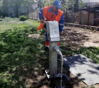 У Тернополі на вул. Полковника Д. Нечая встановили нову німецьку колонку-качалку для води