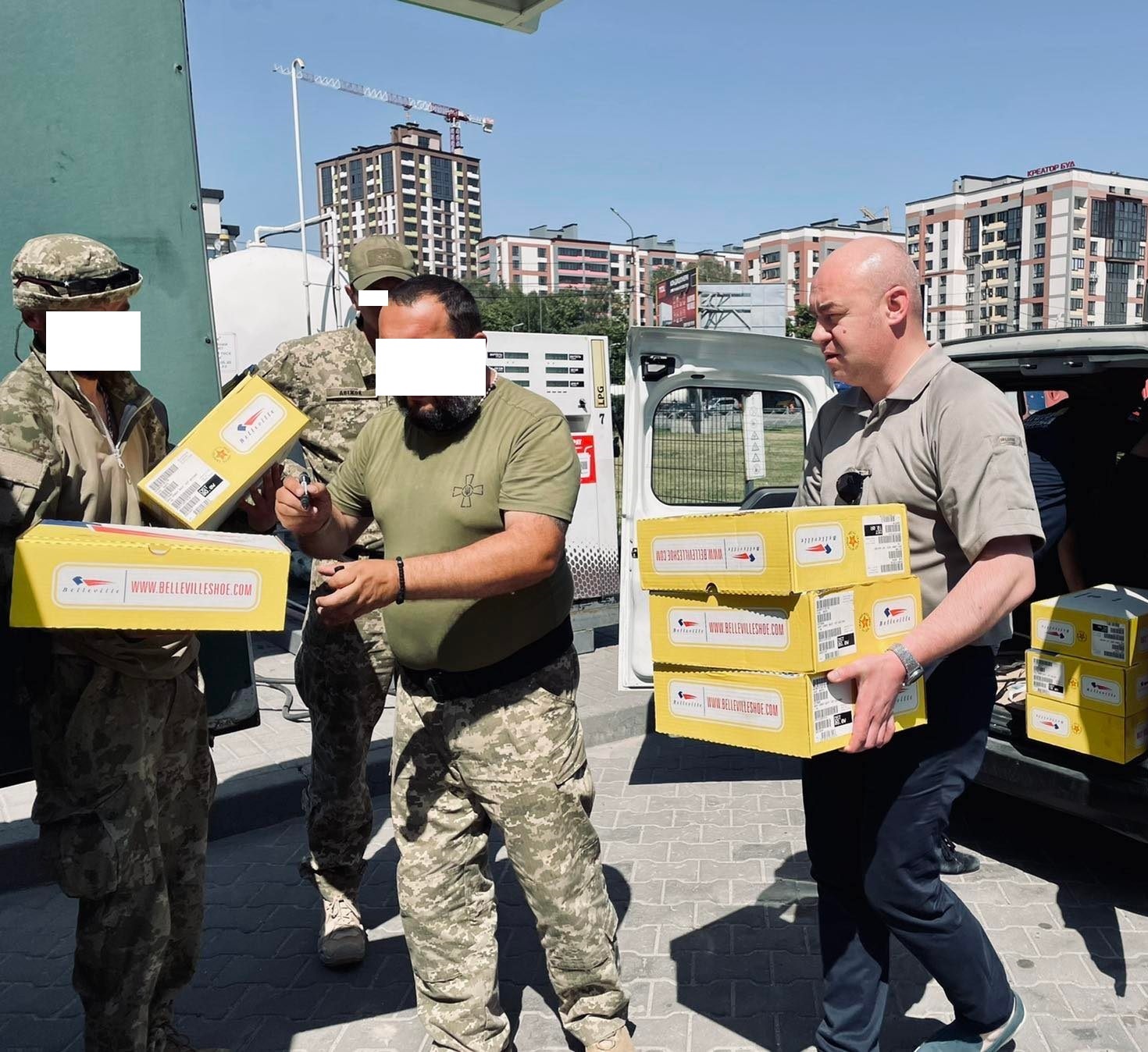З Тернополя передано чергову партію військової допомоги на фронт у ті підрозділи ЗСУ, де служать тернополяни