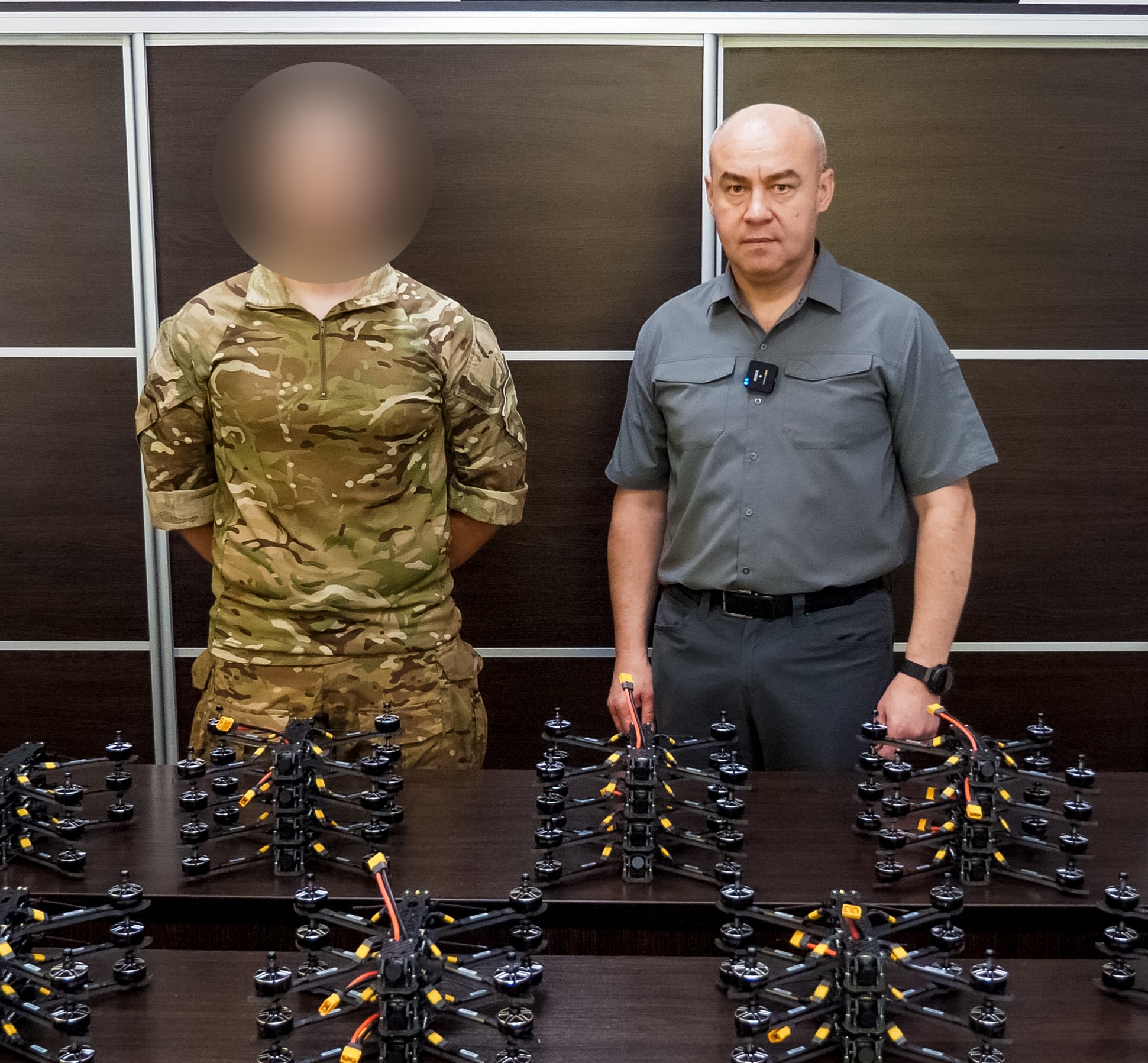Міський голова Сергій Надал передав ще 30 FPV дронів для захисників на передову