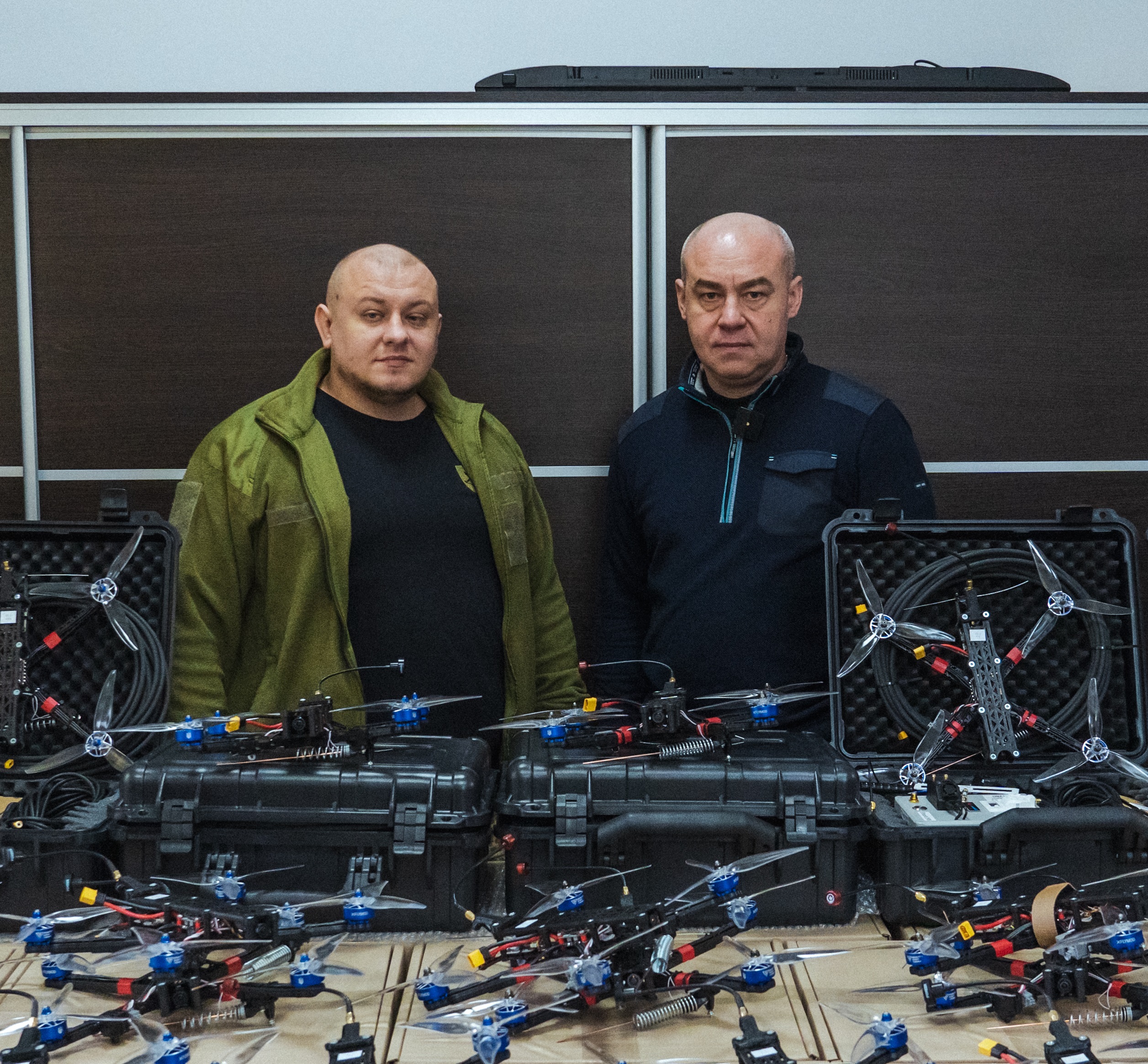 Сергій Надал передав шість авіаційних безпілотних комплексів та метеостанцію захисникам на передову