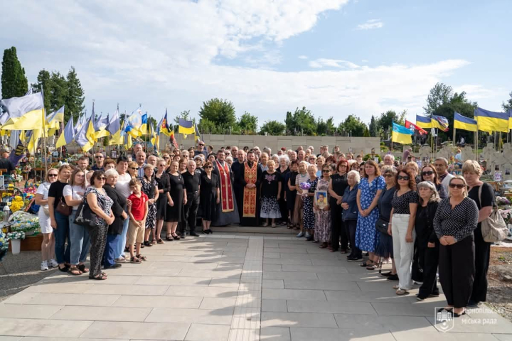 На Пантеоні Героїв у Тернополі відбулася поминальна літургія за полеглими захисниками України