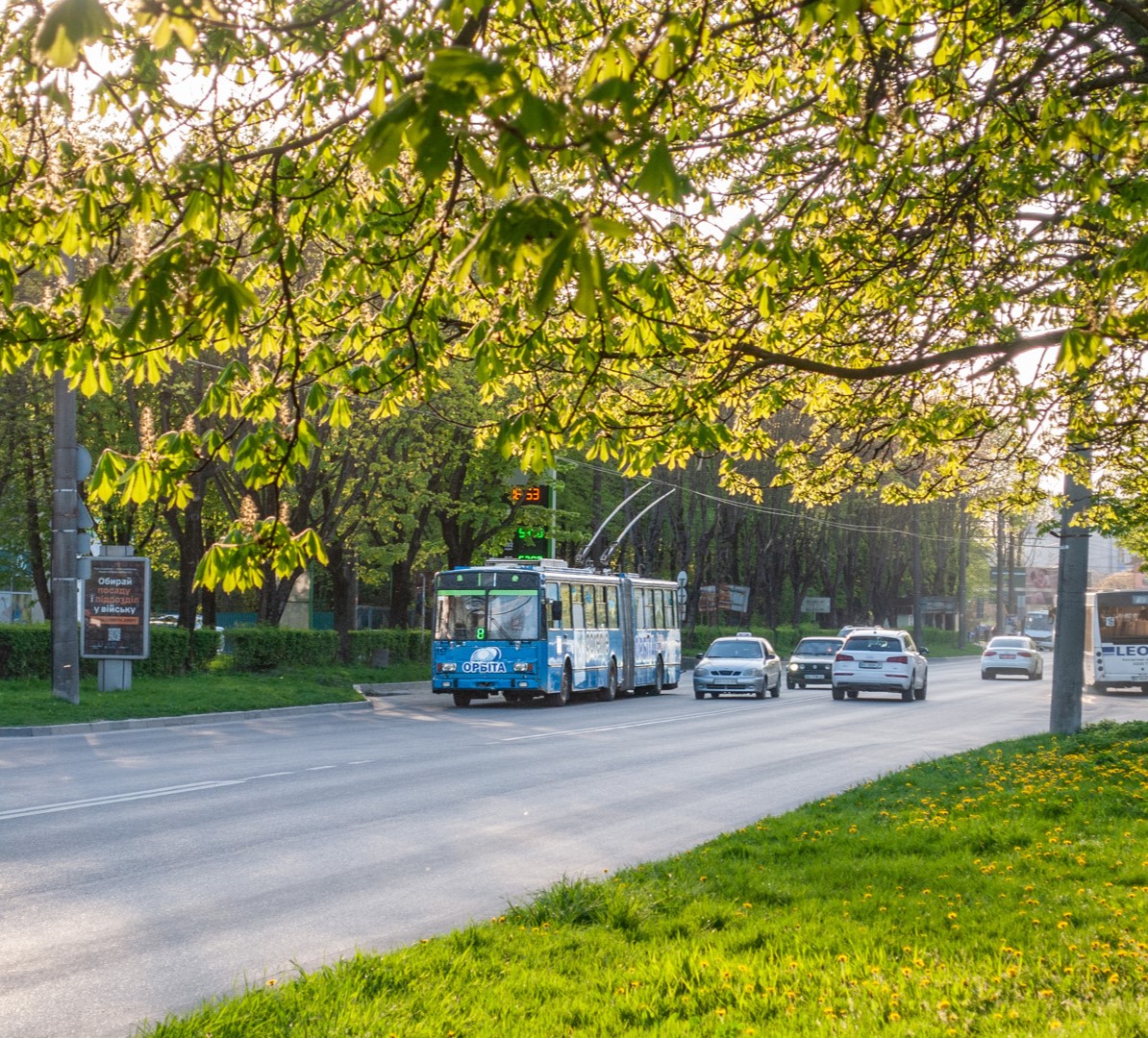 Через обрив ліній на просп. Злуки змінено маршрути тролейбусів