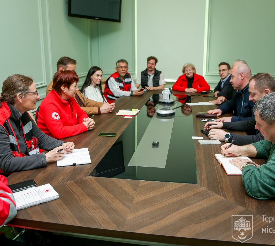 Сергій Надал зустрівся з представниками Міжнародного Червоного Хреста, які прибули у Тернопіль з гуманітарною місією зі Швейцарії
