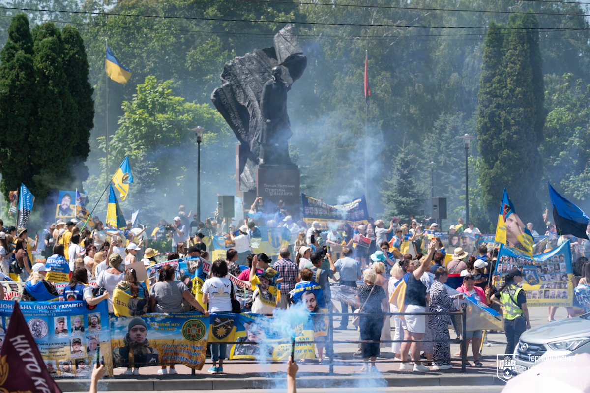 У Тернополі провели акцію на підтримку військовополонених та безвісти зниклих Героїв України
