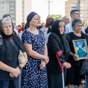 Біля меморіальної стели «Воїнам, загиблим за волю України» у Тернополі вшанували полеглих захисників і захисниць