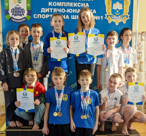 32 нагороди здобули вихованці КДЮСШ №1 Тернополя на турнірі з плавання