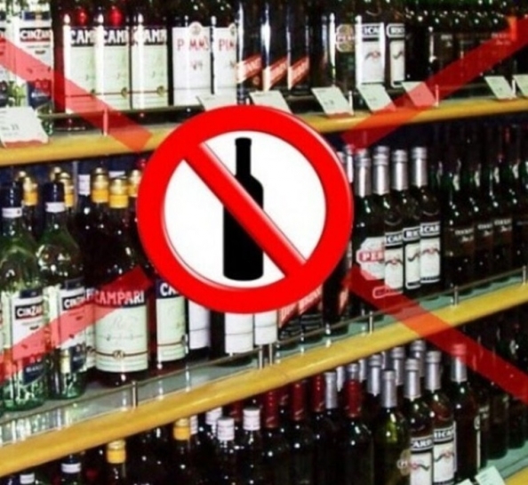 У Тернополі на вул. Транспортній виявили факт незаконного продажу алкогольних напоїв