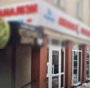 У Тернополі демонтують самовільно встановлену вивіску на вул. Клінічній, 12