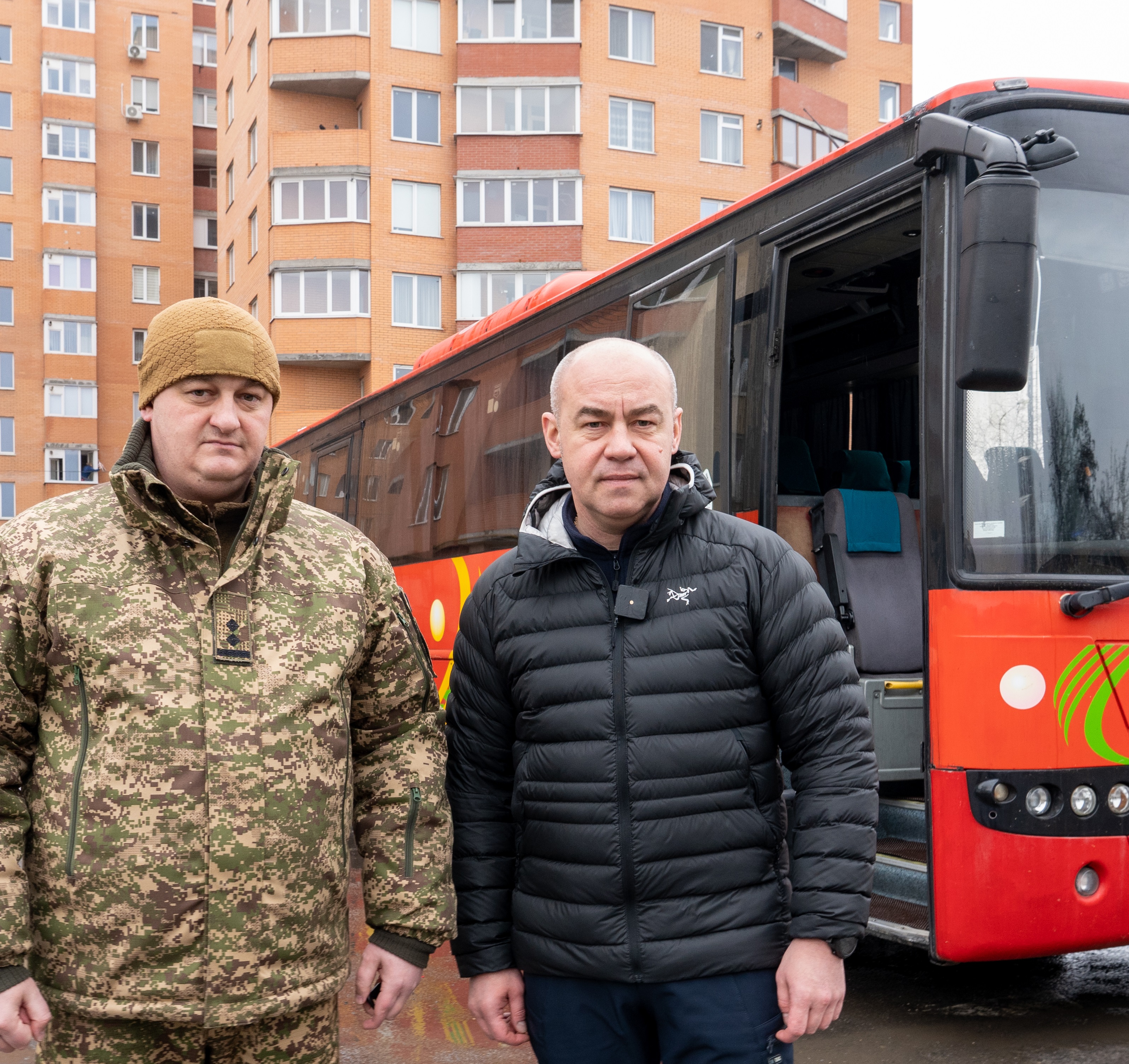 Тернопільська міська рада передала автобус Національній гвардії України