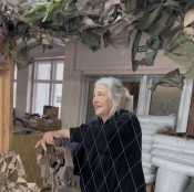 У Тернополі «Бабусі для ЗСУ» допомагають плести маскувальні сітки для захисників (Відео)