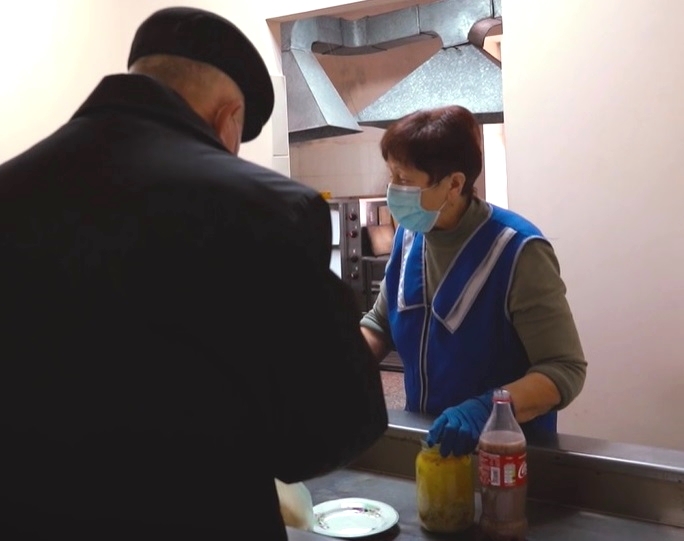Під час пандемії коронавірусу Благодійна їдальня у Тернополі працює в режимі самовиносу