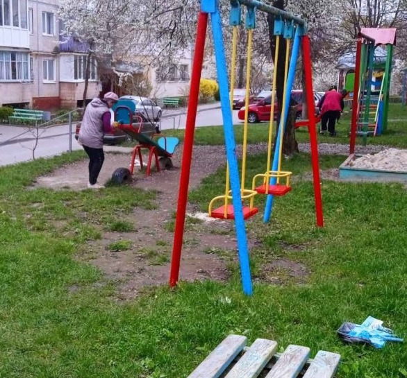 46 нових лавок для відпочинку встановили у Тернополі від початку двомісячника благоустрою