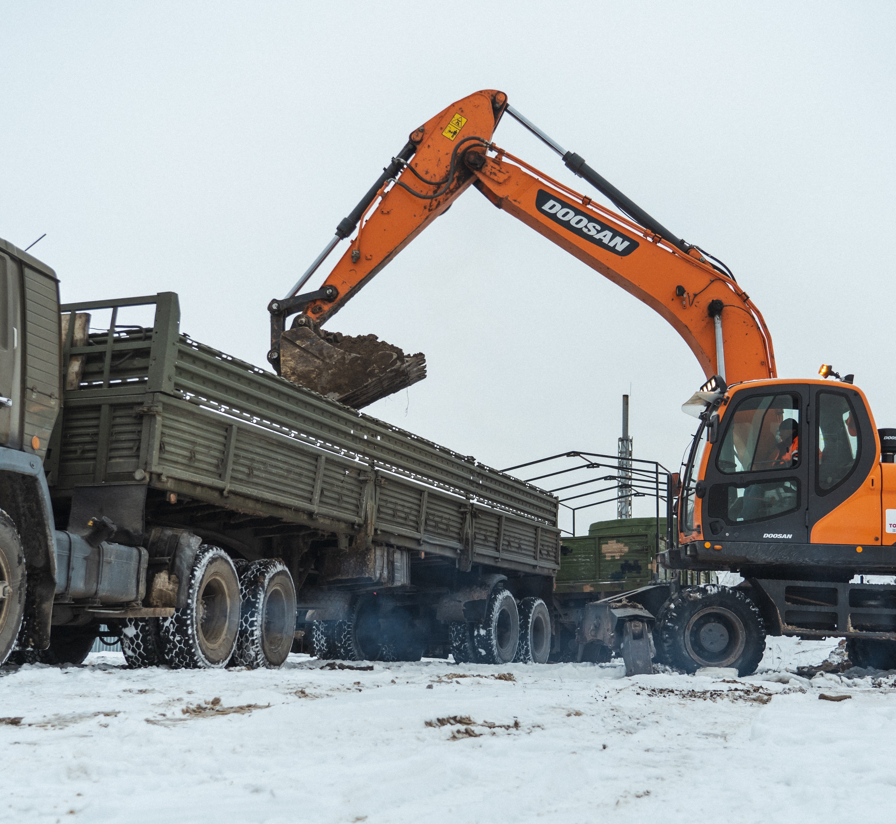 На потреби військової частини передали стару бруківку