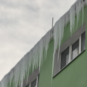 У Тернополі підприємства, які обслуговують житловий фонд міста, та ОСББ відповідальні за ліквідацію бурульок