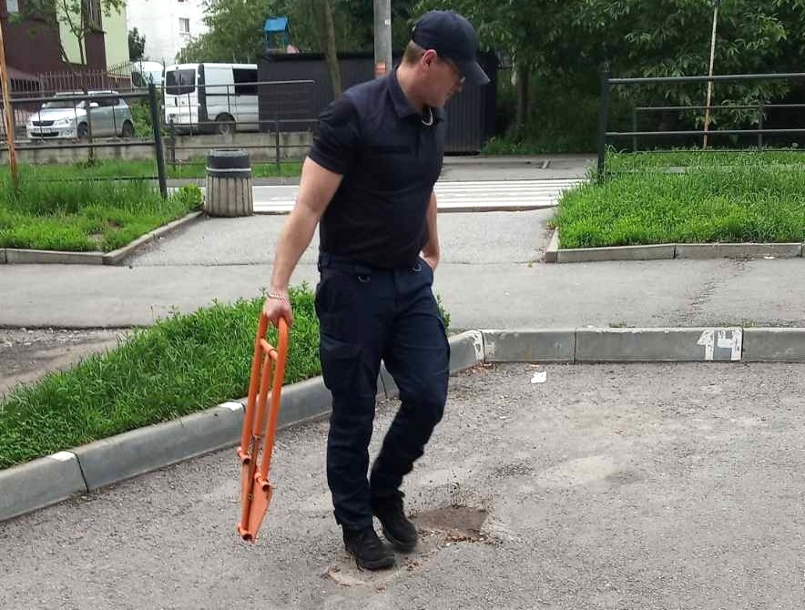 У Тернополі на вул. Симоненка демонтовано паркувальний бар'єр