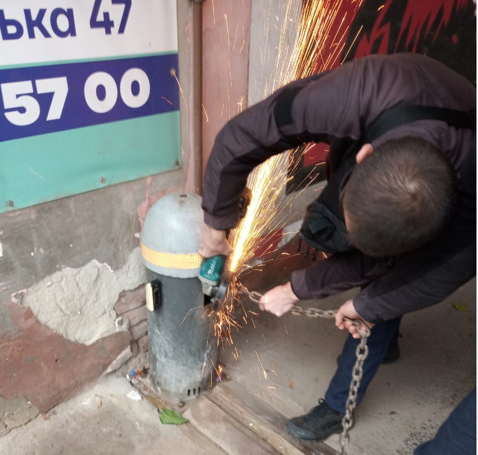 На вул. Руській демонтували незаконно встановлений технічний засіб регулювання дорожнього руху