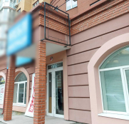 У Тернополі на вул. Мирона Тарнавського демонтували рекламну конструкцію – вивіску