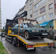 У Тернополі евакуювали ще один покинутий автомобіль