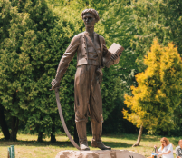 У Тернополі відкрили скульптуру «Джура» у парку Національного Відродження
