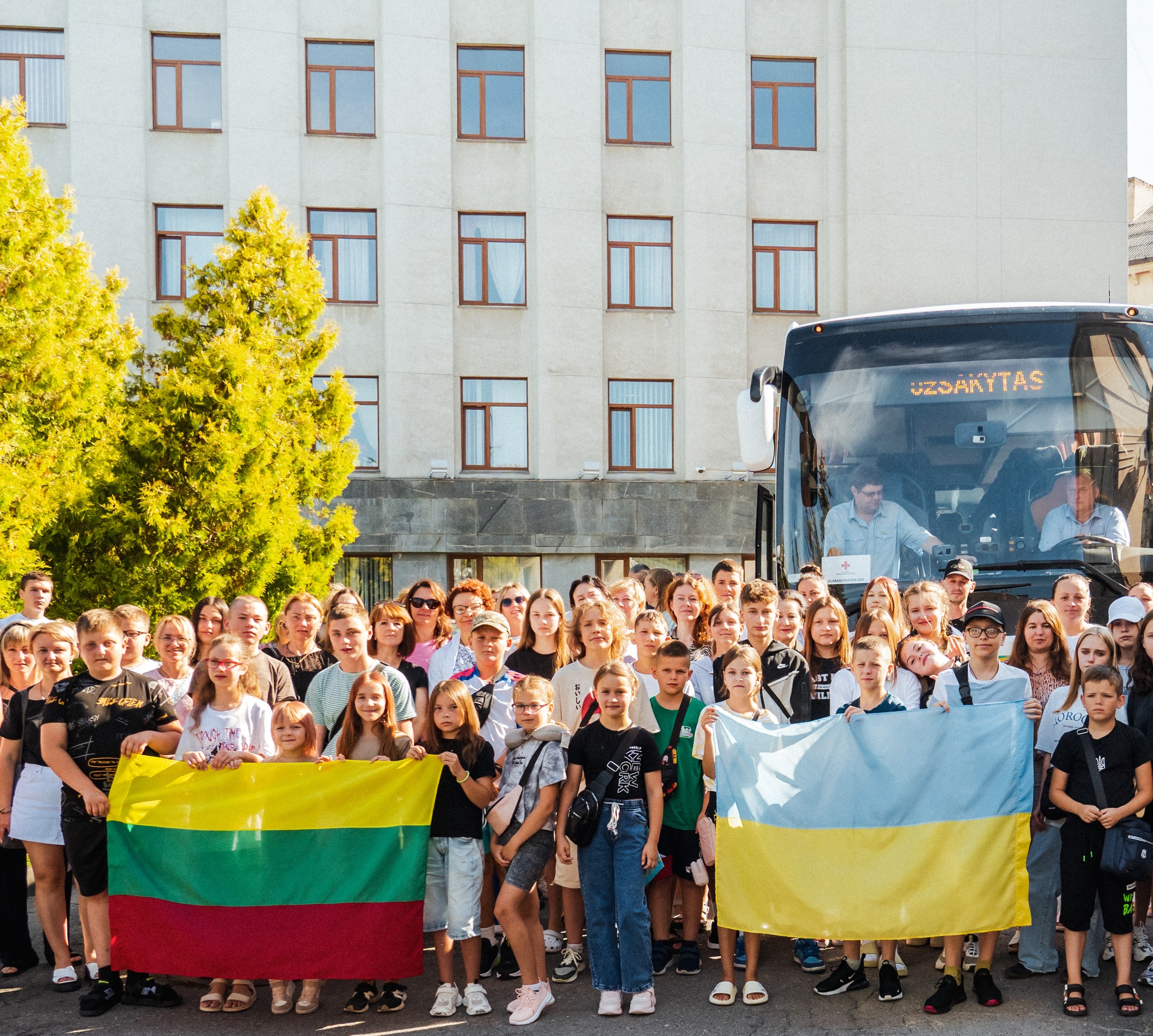 Діти захисників та Героїв Тернопільської громади вирушили на відпочинок до Литви