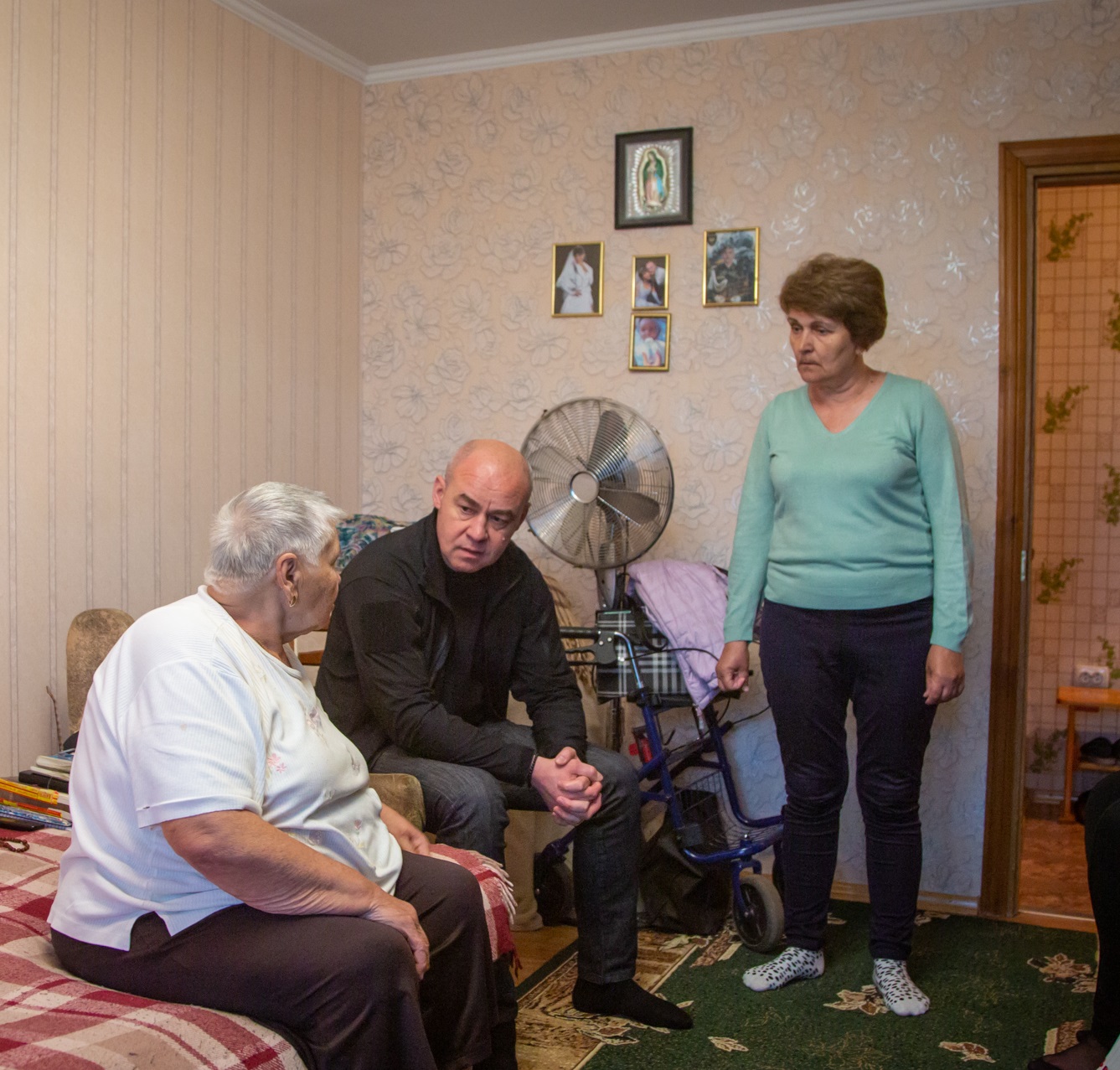 Підопічні Тернопільського центру соціального обслуговування населення отримують продуктові набори