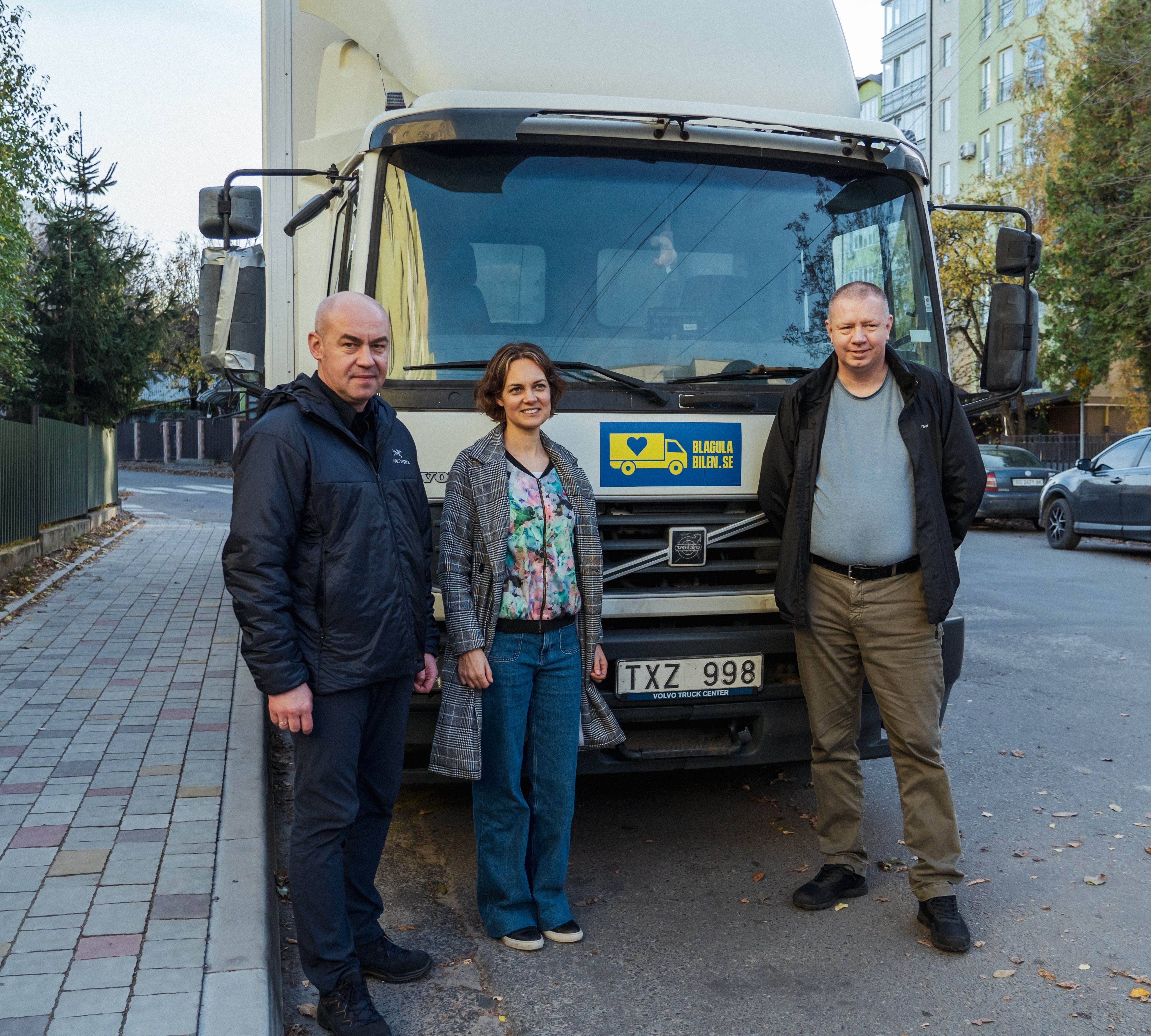Тернопіль отримав вантажний автомобіль, медикаменти та генератори від партнерського міста Ронеббю (Швеція)