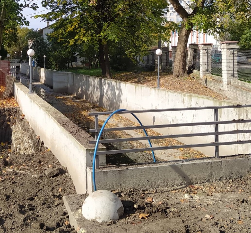 У Тернополі в парку Тараса Шевченка тривають роботи з будівництва частини дощового колектора