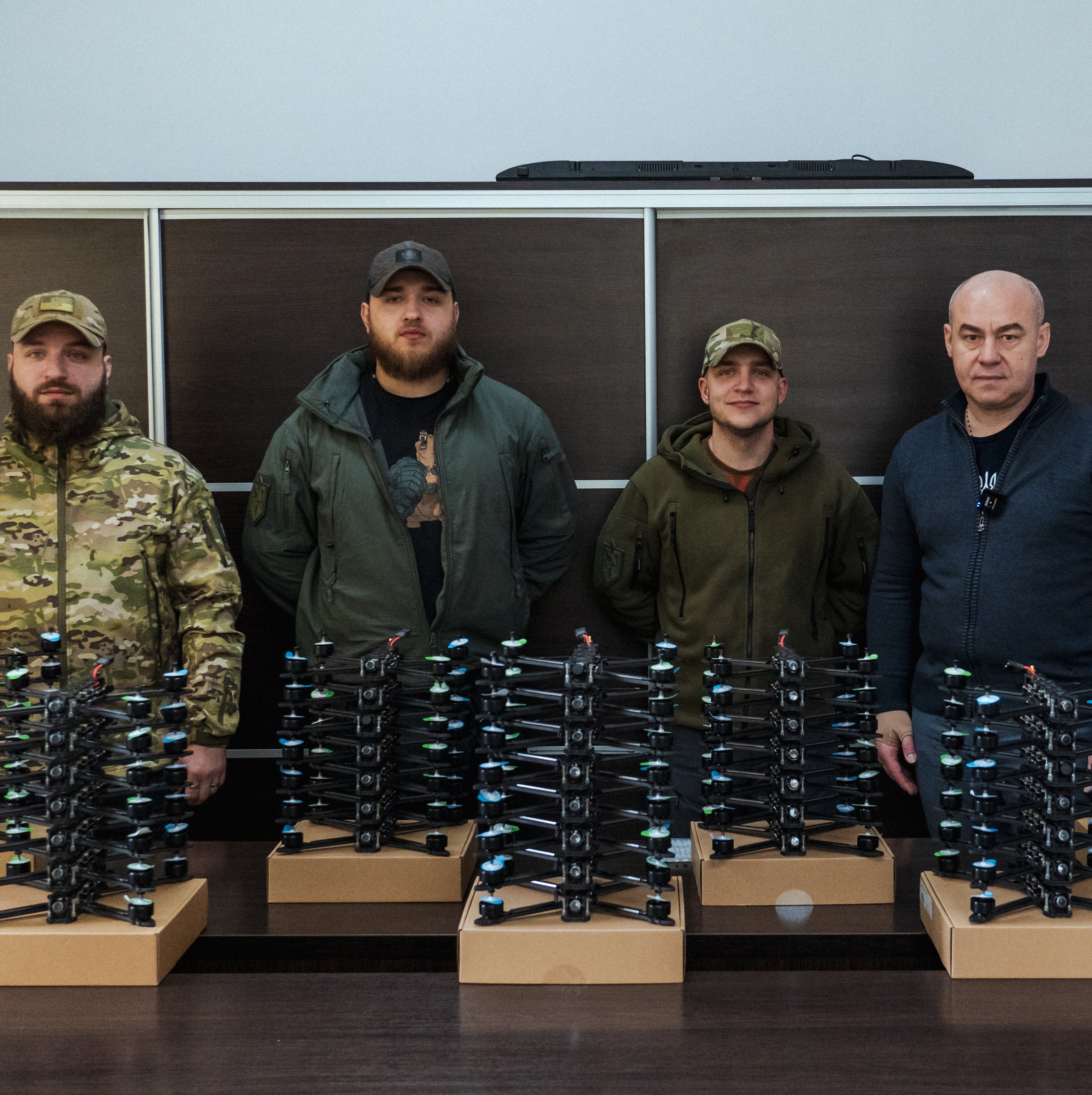 Тернопільська міська рада передала для захисників ще 50 дронів FPV