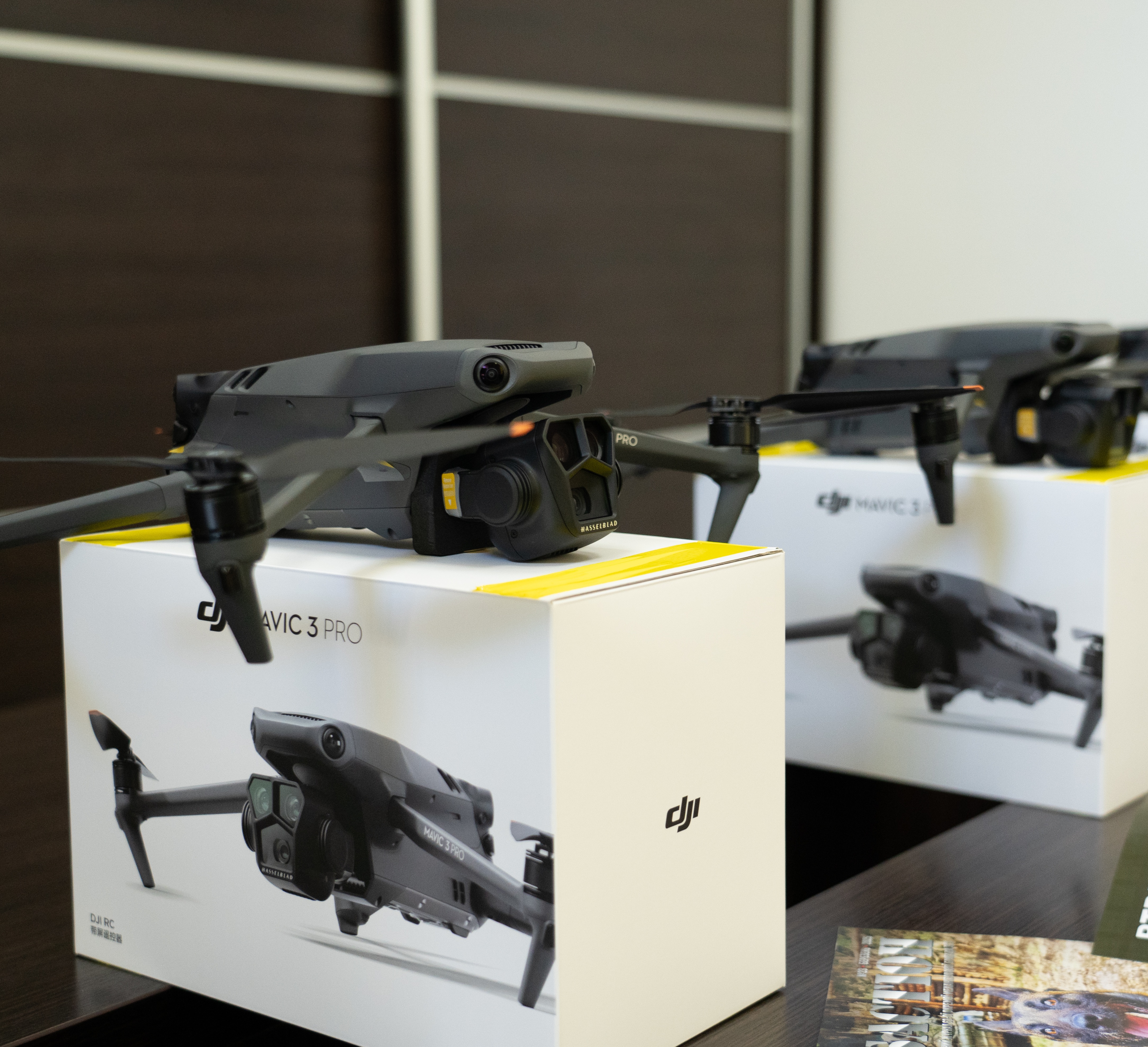 З Тернополя для потреб захисників передали три сучасні квадрокоптери DJI Mavic 3pro