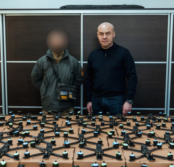 Міський голова Сергій Надал передав ще 100 «бойових пташок» для захисників на фронт