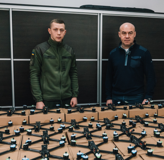 Міський голова Сергій Надал передав 50 дронів FPV для тернопільських нацгвардійців