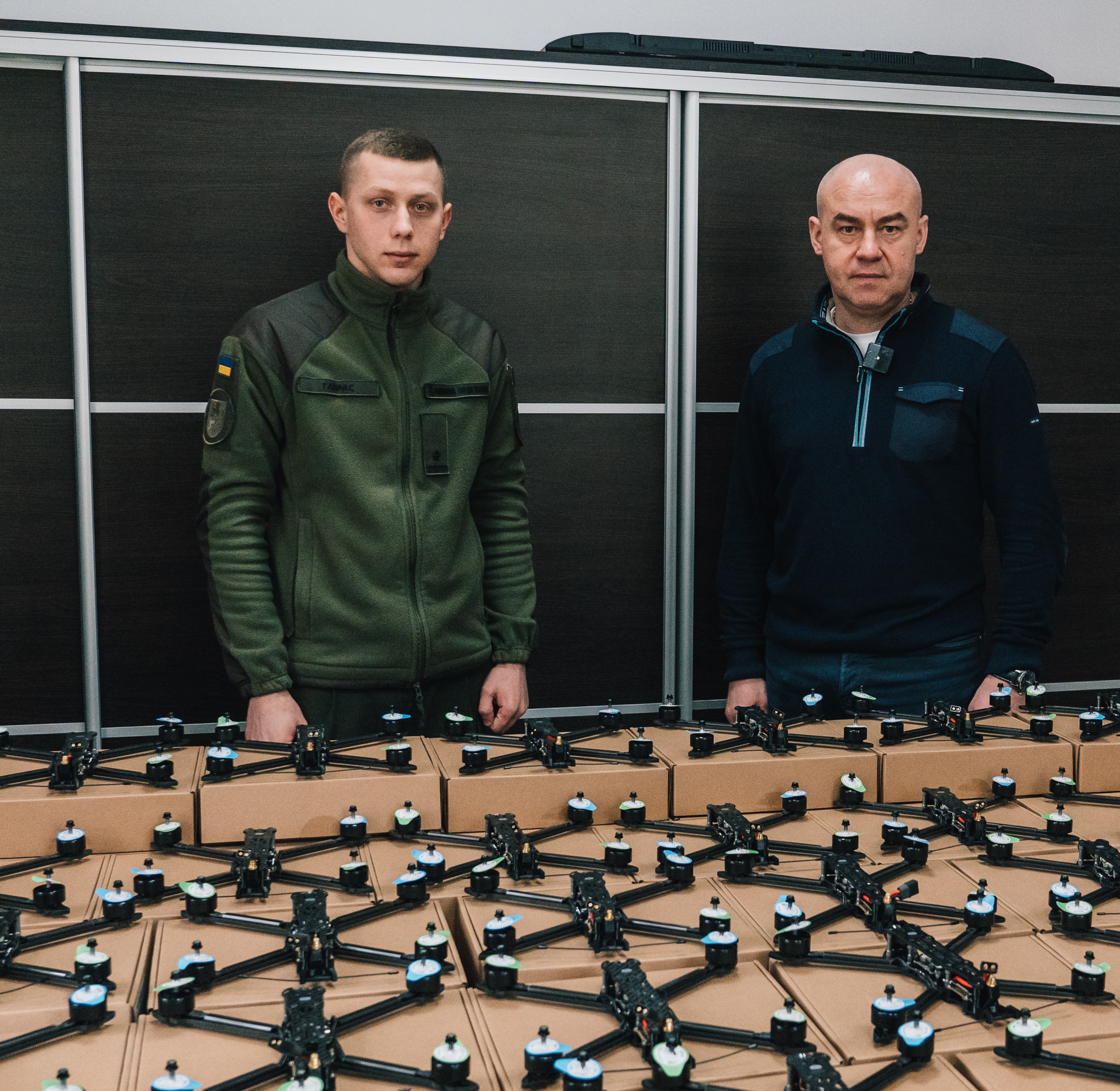 Міський голова Сергій Надал передав 50 дронів FPV для тернопільських нацгвардійців