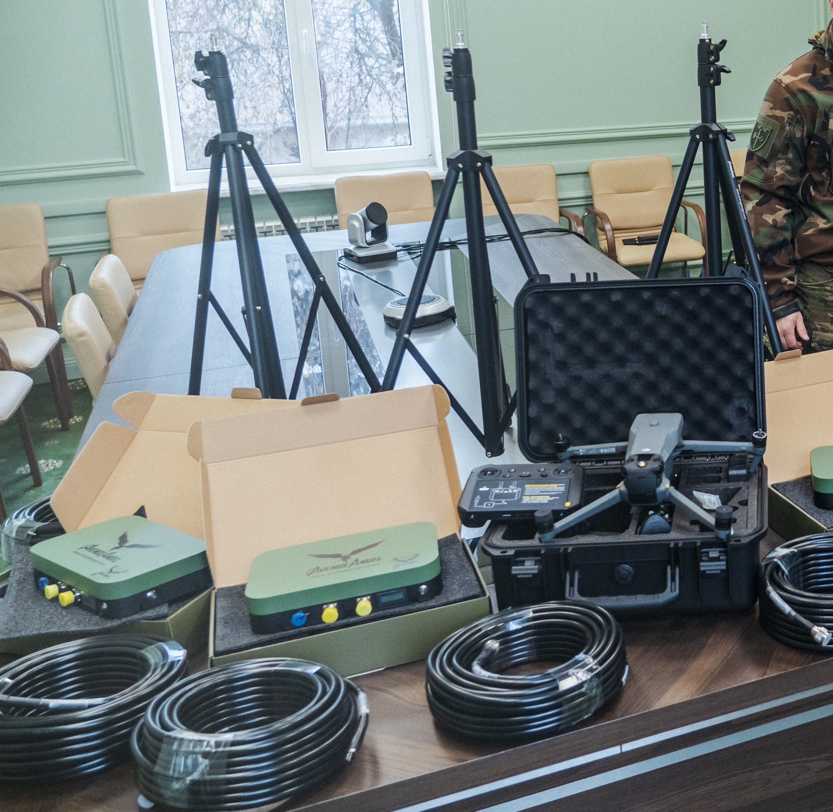 З Тернополя для захисників на передову  спрямували ще один квадрокоптер Mavic та антени для підсилення сигналу