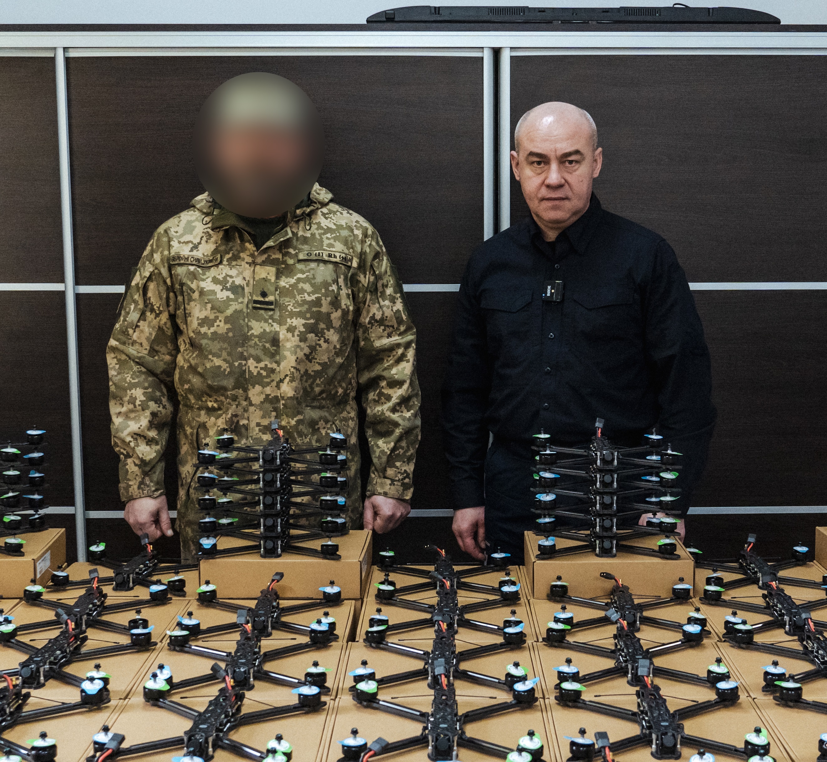 Міський голова Сергій Надал передав ще 50 дронів FPV для військовослужбовців ЗСУ