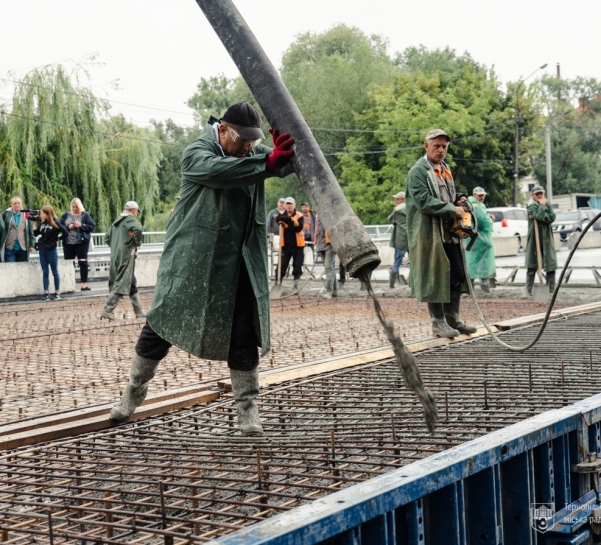 Ремонтні роботи у Тернополі на автомобільному мосту через р.Серет виконуються з використанням сучасних американських технологій