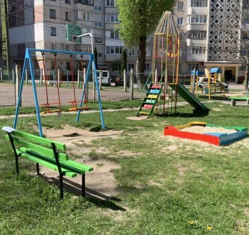 80 дерев та 30 кущових рослин висадили у Тернополі від початку двомісячника благоустрою