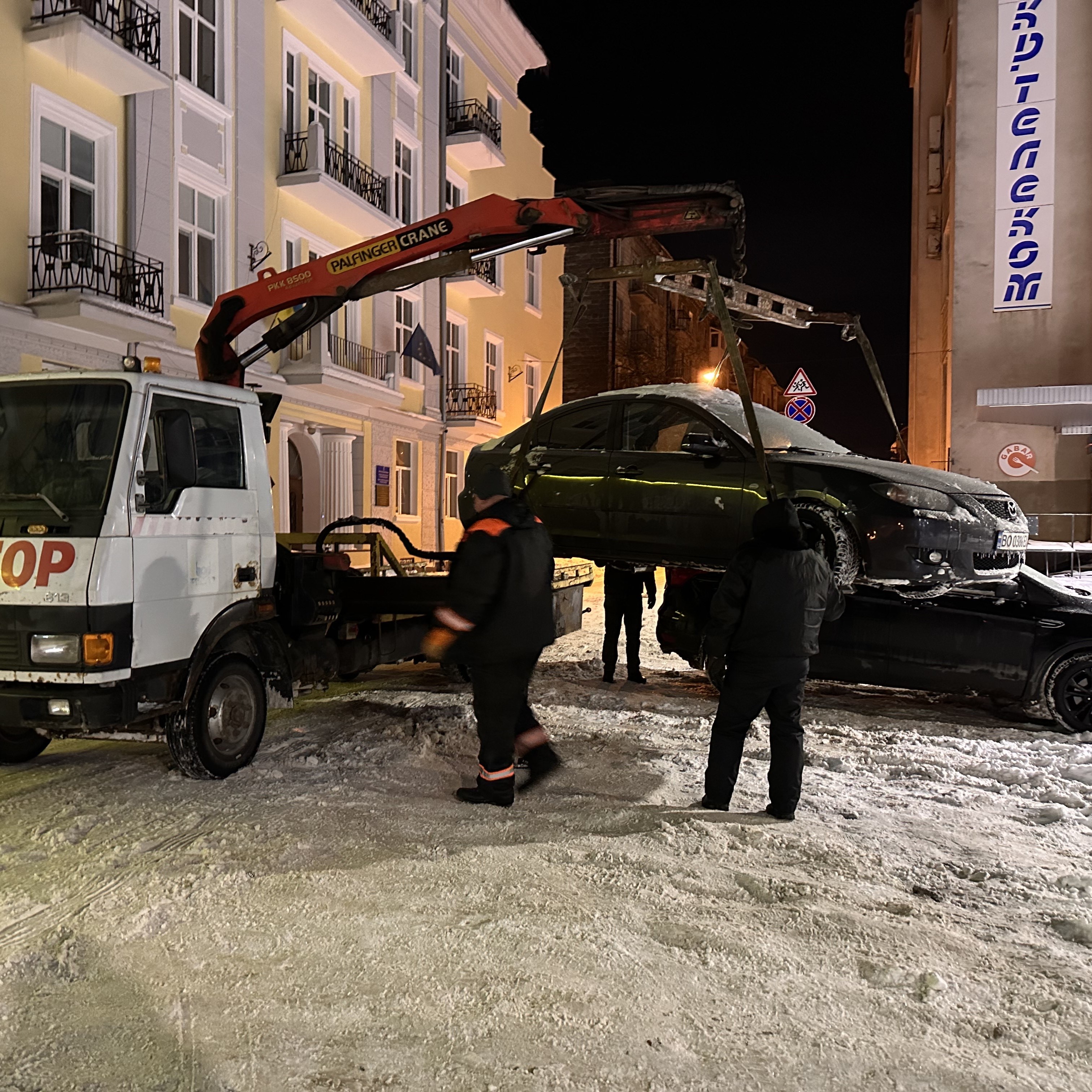 У Тернополі під час нічного прибирання снігу евакуйовано 17 автомобілів